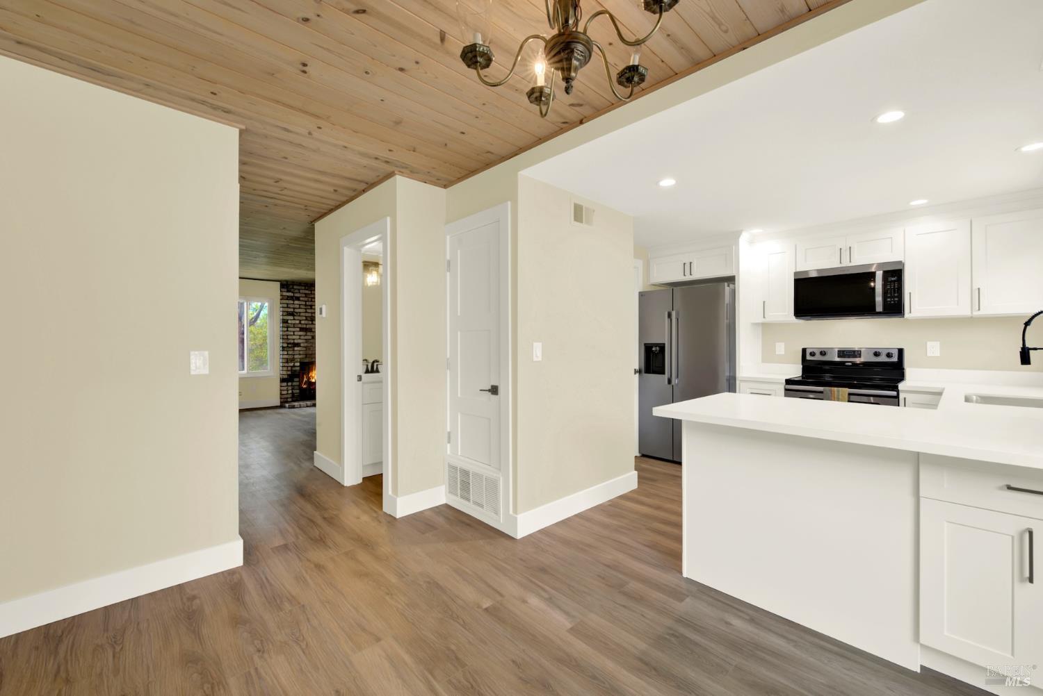 Detail Gallery Image 19 of 71 For 2009 Hawthorne Ter, Novato,  CA 94945 - 2 Beds | 1/1 Baths