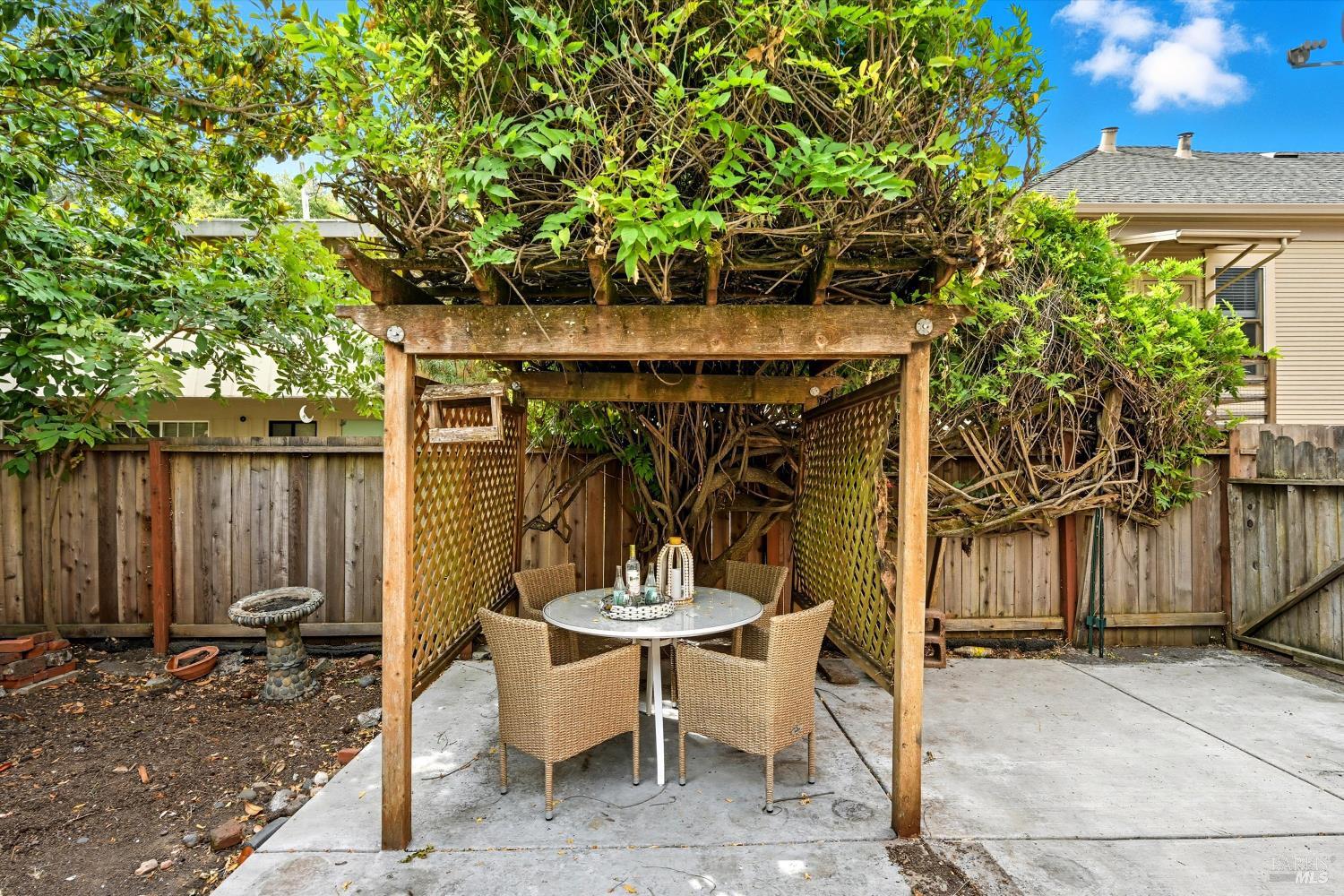 Detail Gallery Image 21 of 30 For 722 Beaver St, Santa Rosa,  CA 95404 - 3 Beds | 1 Baths