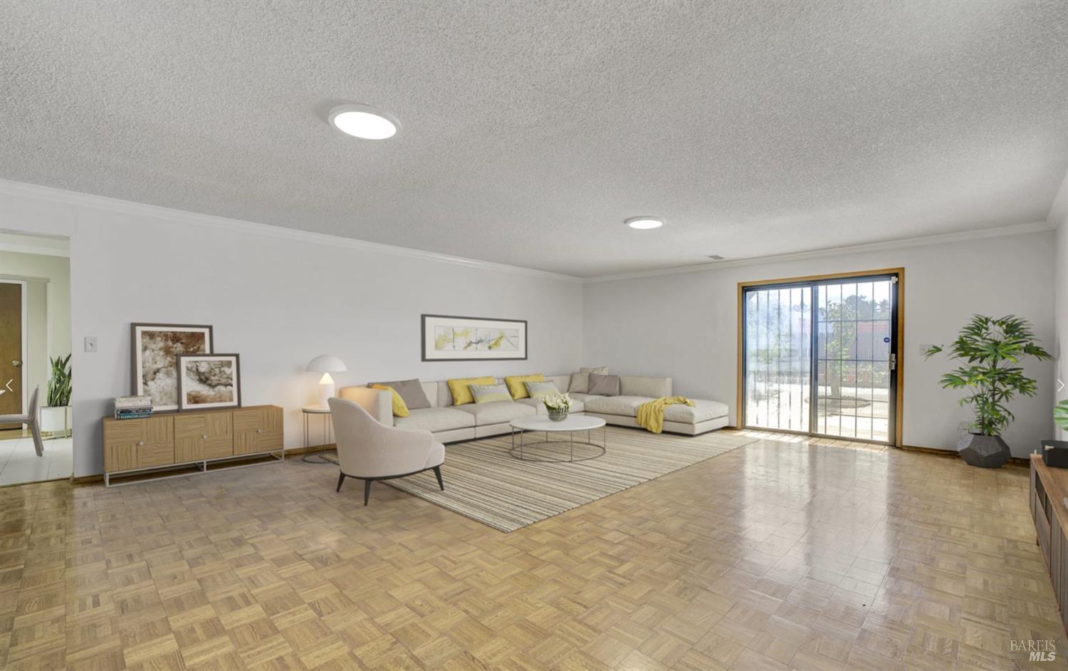Detail Gallery Image 16 of 56 For 129 Violet Dr, Vallejo,  CA 94589 - 6 Beds | 4 Baths