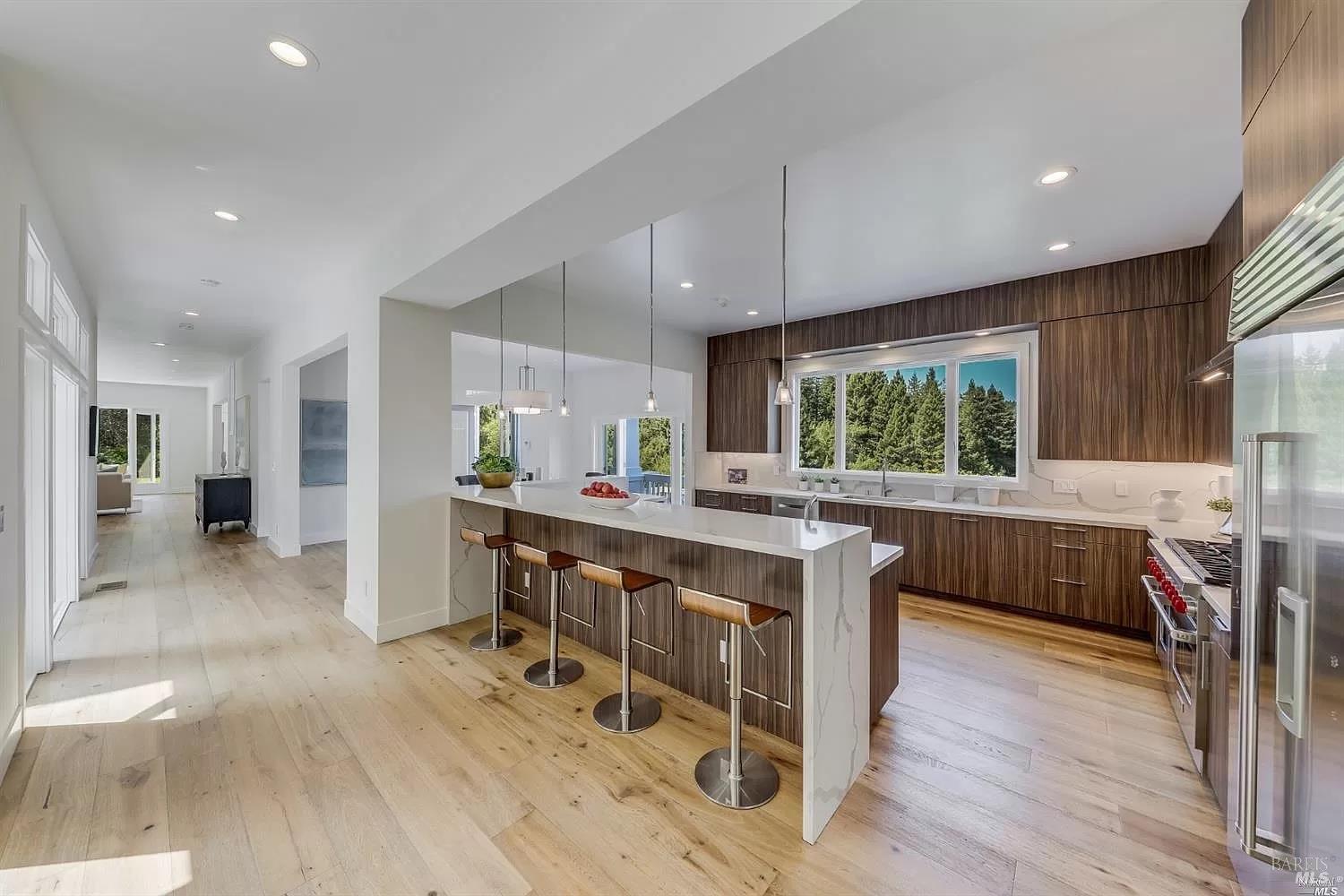 Detail Gallery Image 20 of 50 For 216 Evergreen Dr, Kentfield,  CA 94904 - 6 Beds | 6/1 Baths