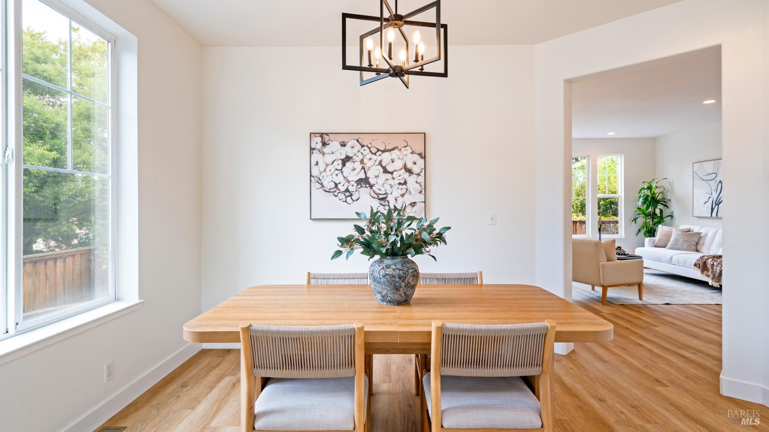 Detail Gallery Image 8 of 32 For 469 Christensen Ln, Cotati,  CA 94931 - 3 Beds | 2/1 Baths