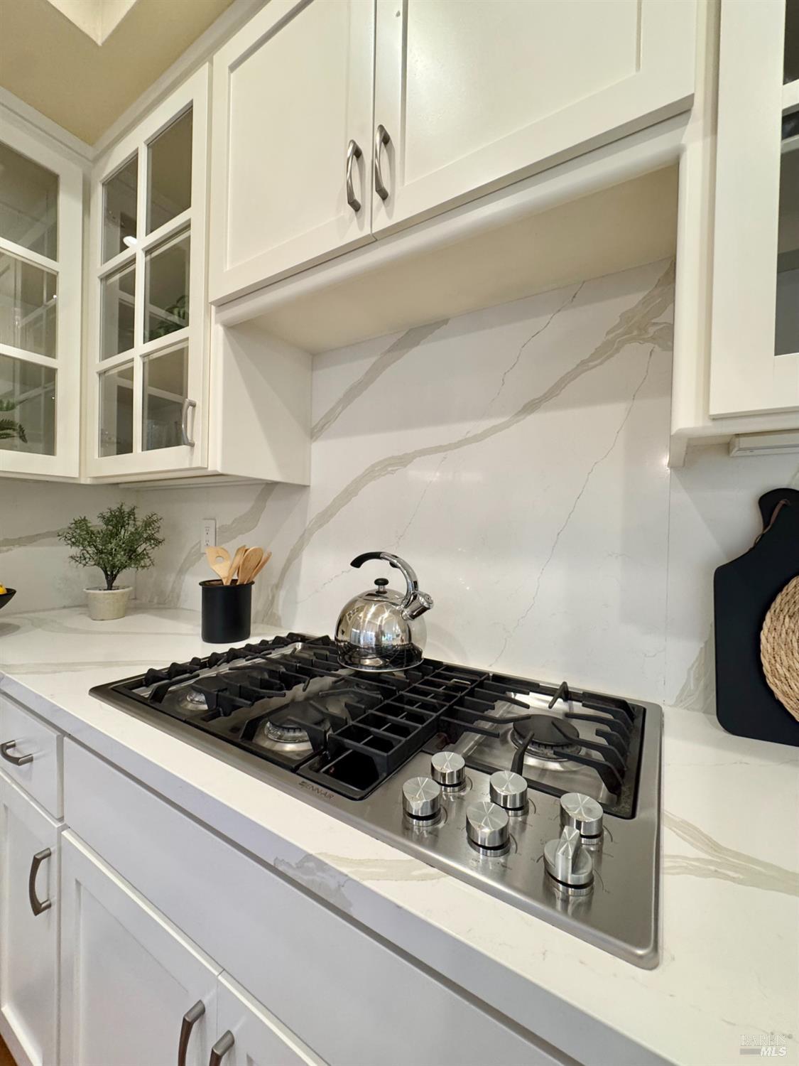Detail Gallery Image 18 of 44 For 33 Cove Ct, Napa,  CA 94559 - 4 Beds | 2/1 Baths