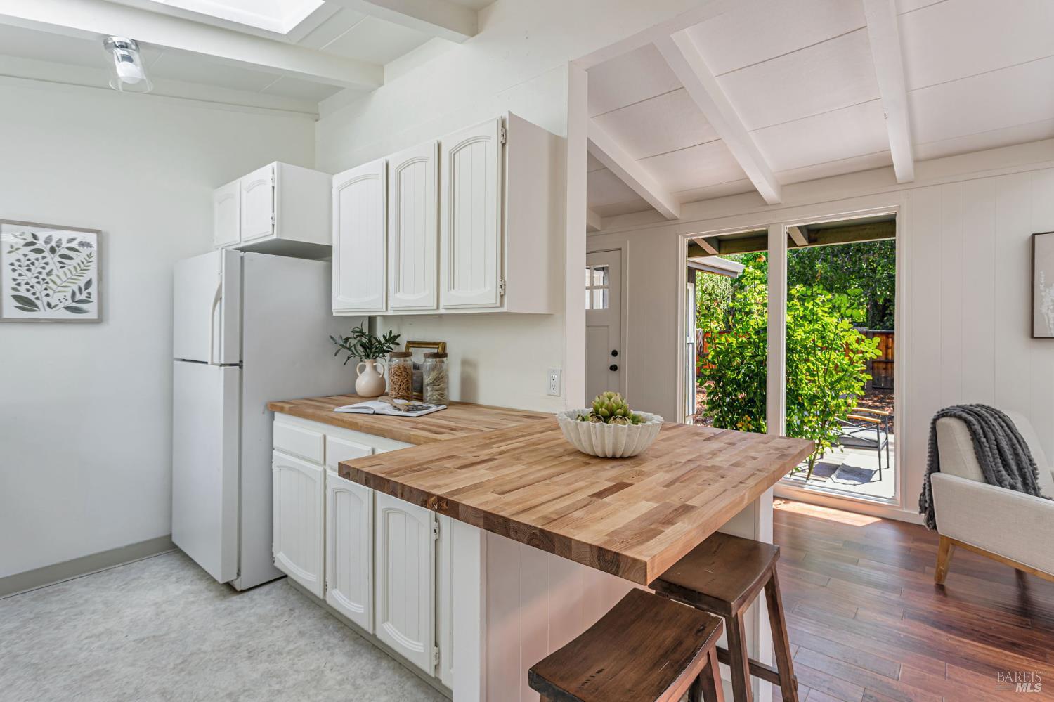 Detail Gallery Image 12 of 41 For 74 Creek Rd, Fairfax,  CA 94930 - 2 Beds | 1 Baths