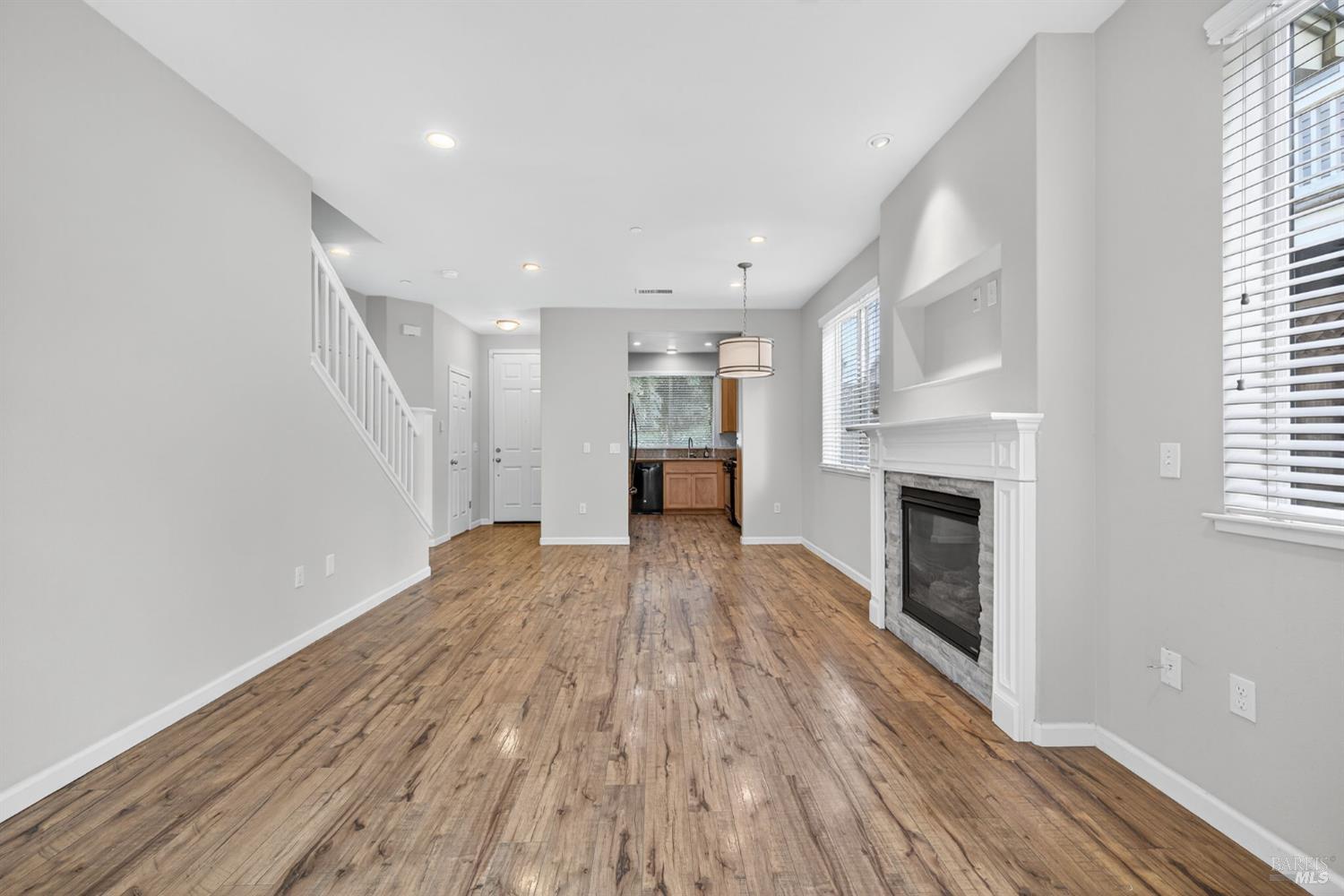 Detail Gallery Image 11 of 41 For 2110 Northfield Dr, Santa Rosa,  CA 95403 - 3 Beds | 2/1 Baths