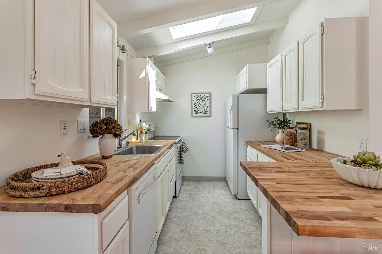 Detail Gallery Image 10 of 41 For 74 Creek Rd, Fairfax,  CA 94930 - 2 Beds | 1 Baths