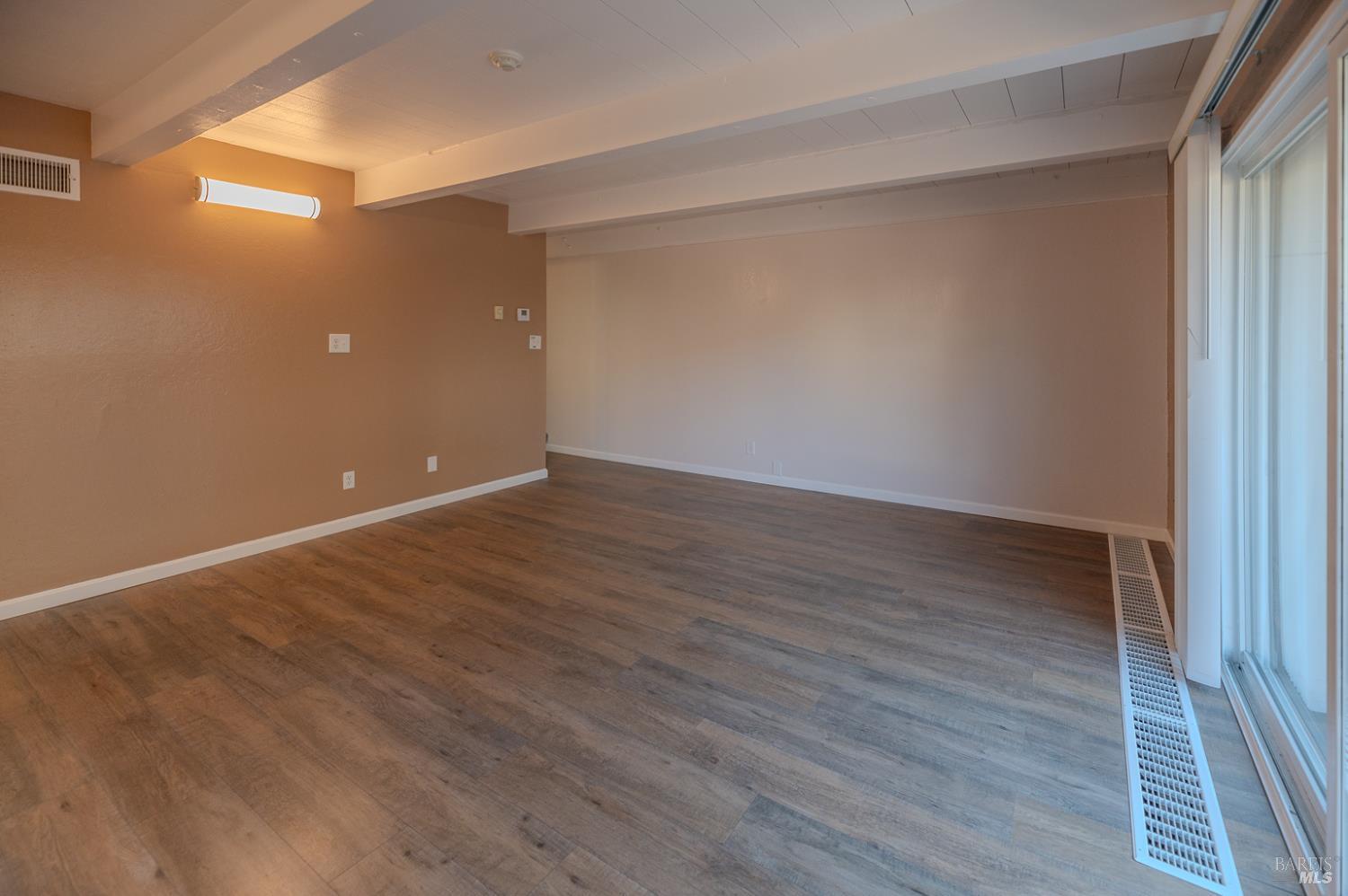 Detail Gallery Image 6 of 24 For 11 Avram Ave, Rohnert Park,  CA 94928 - 2 Beds | 1/1 Baths