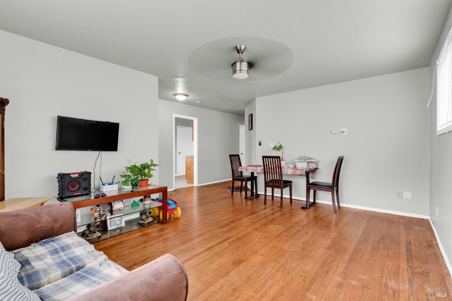 Detail Gallery Image 8 of 45 For 4778 E Hilltop Dr, El Sobrante,  CA 94803 - 3 Beds | 1 Baths