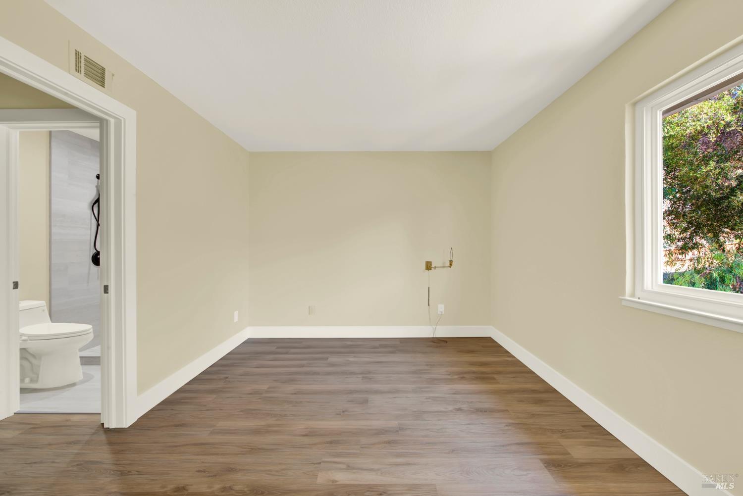 Detail Gallery Image 34 of 71 For 2009 Hawthorne Ter, Novato,  CA 94945 - 2 Beds | 1/1 Baths