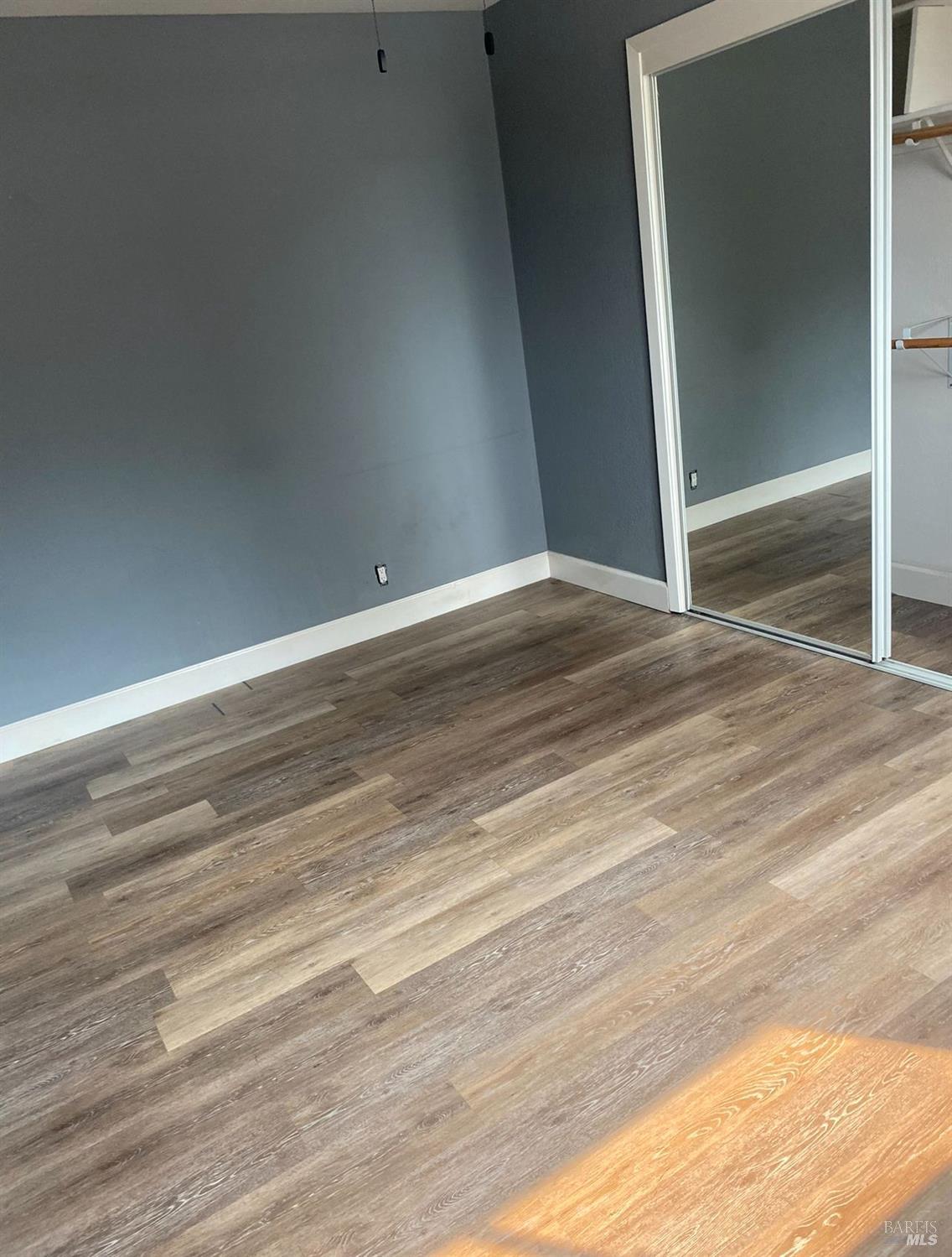 Detail Gallery Image 5 of 7 For 1251 Redwood Ct, Dixon,  CA 95620 - 4 Beds | 2/1 Baths
