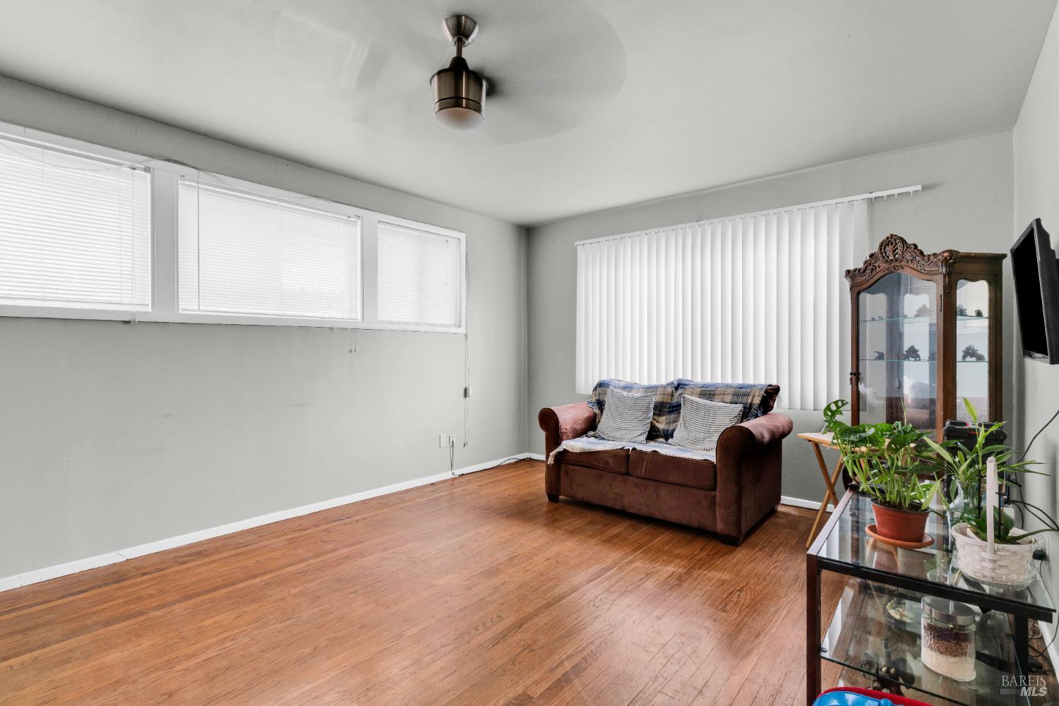 Detail Gallery Image 5 of 45 For 4778 E Hilltop Dr, El Sobrante,  CA 94803 - 3 Beds | 1 Baths