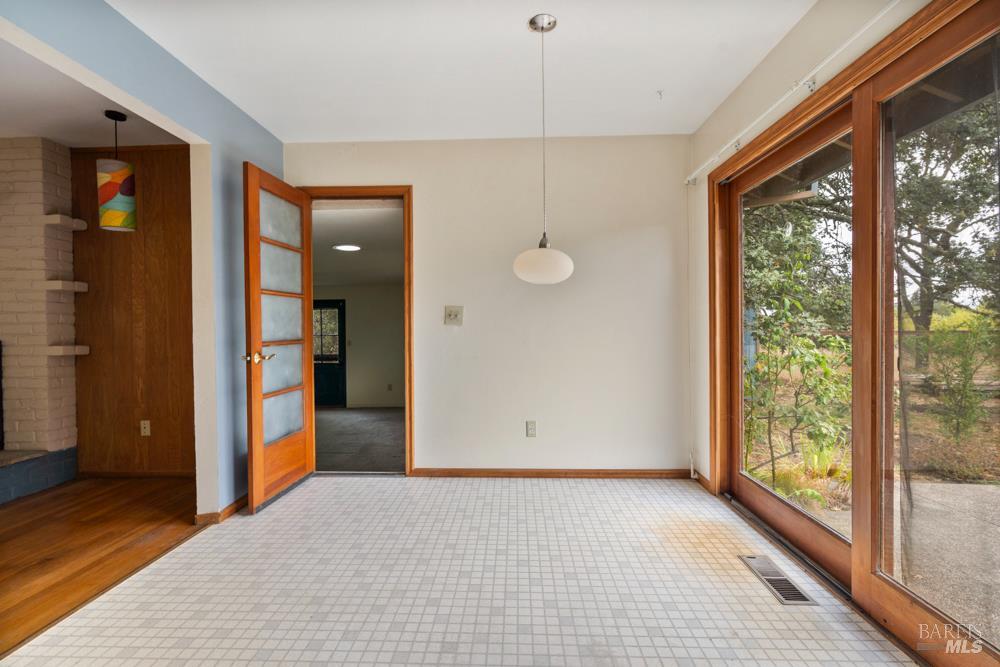 Detail Gallery Image 8 of 53 For 5152 Mcfarlane Rd, Sebastopol,  CA 95472 - 3 Beds | 1 Baths