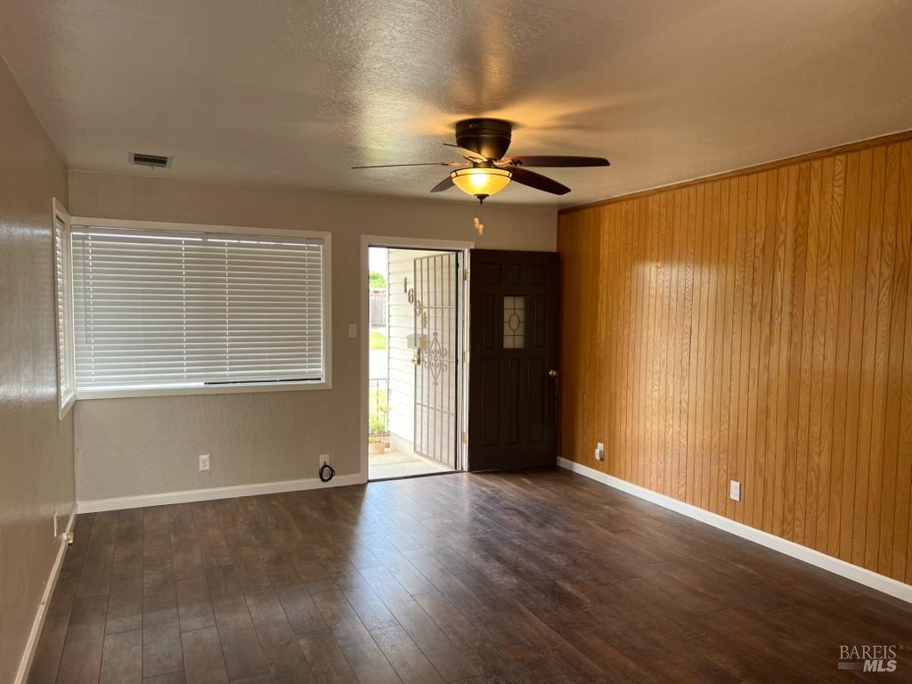 Detail Gallery Image 5 of 22 For 1604 Verna Dr, Napa,  CA 94558 - 3 Beds | 1 Baths