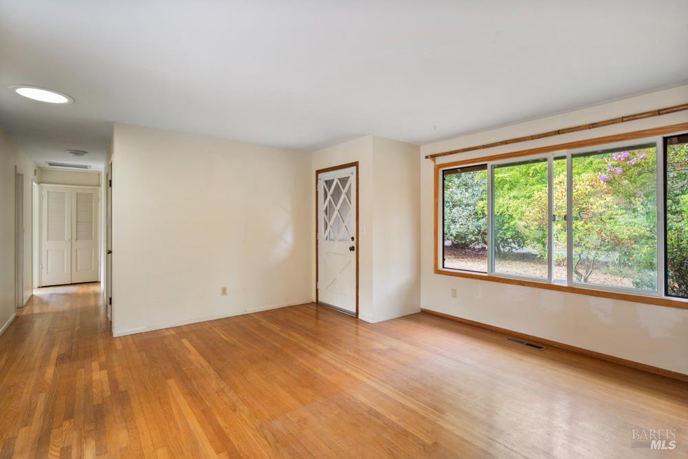Detail Gallery Image 6 of 53 For 5152 Mcfarlane Rd, Sebastopol,  CA 95472 - 3 Beds | 1 Baths
