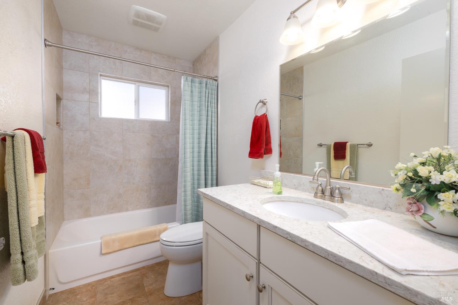 Detail Gallery Image 14 of 27 For 5518 Marit Dr, Santa Rosa,  CA 95409 - 2 Beds | 2 Baths