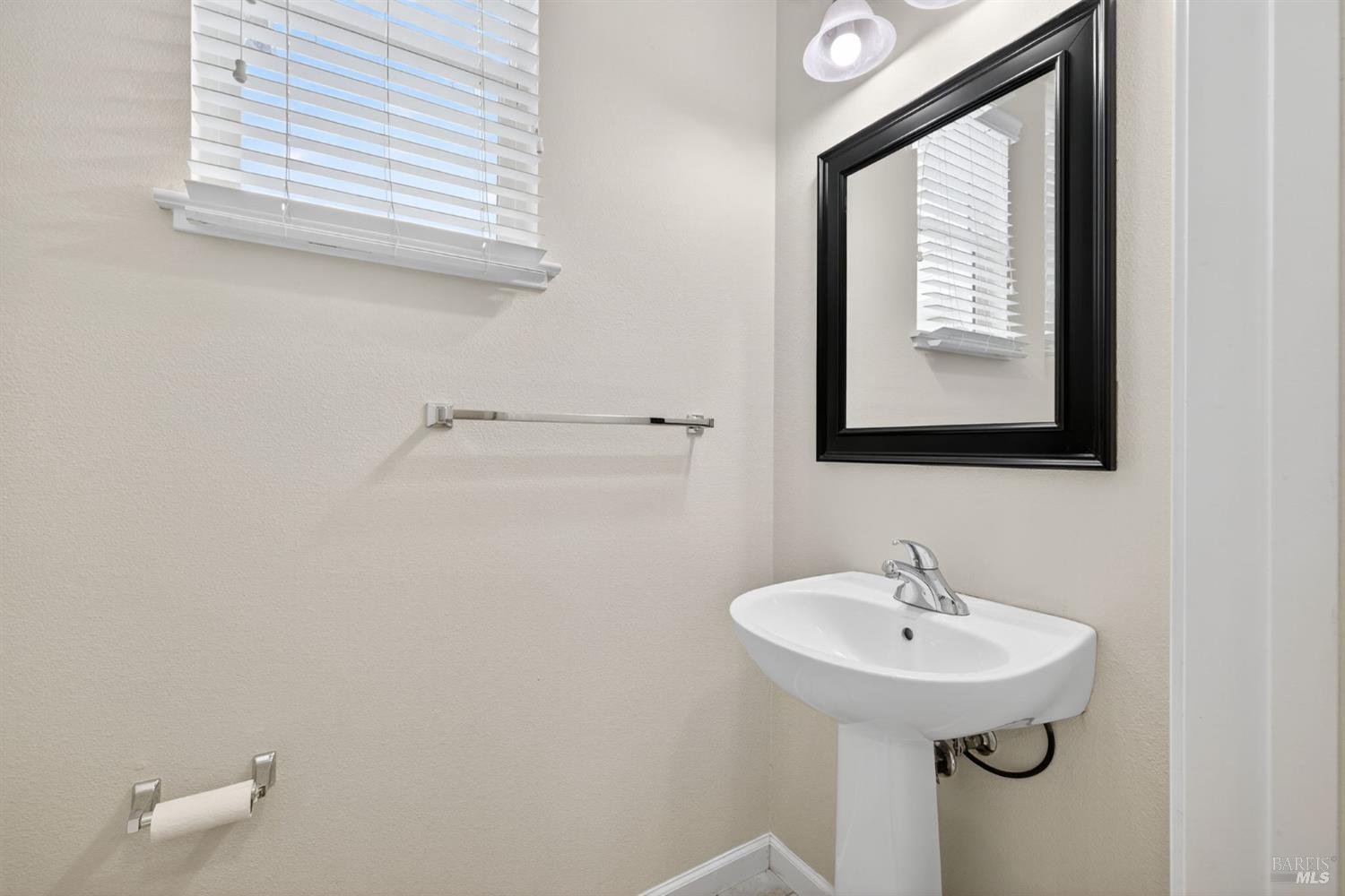 Detail Gallery Image 16 of 41 For 2110 Northfield Dr, Santa Rosa,  CA 95403 - 3 Beds | 2/1 Baths