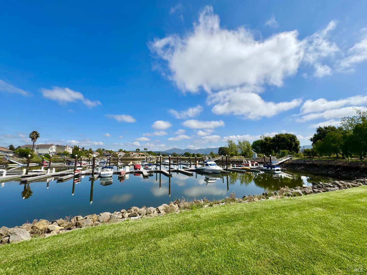 Detail Gallery Image 3 of 44 For 33 Cove Ct, Napa,  CA 94559 - 4 Beds | 2/1 Baths