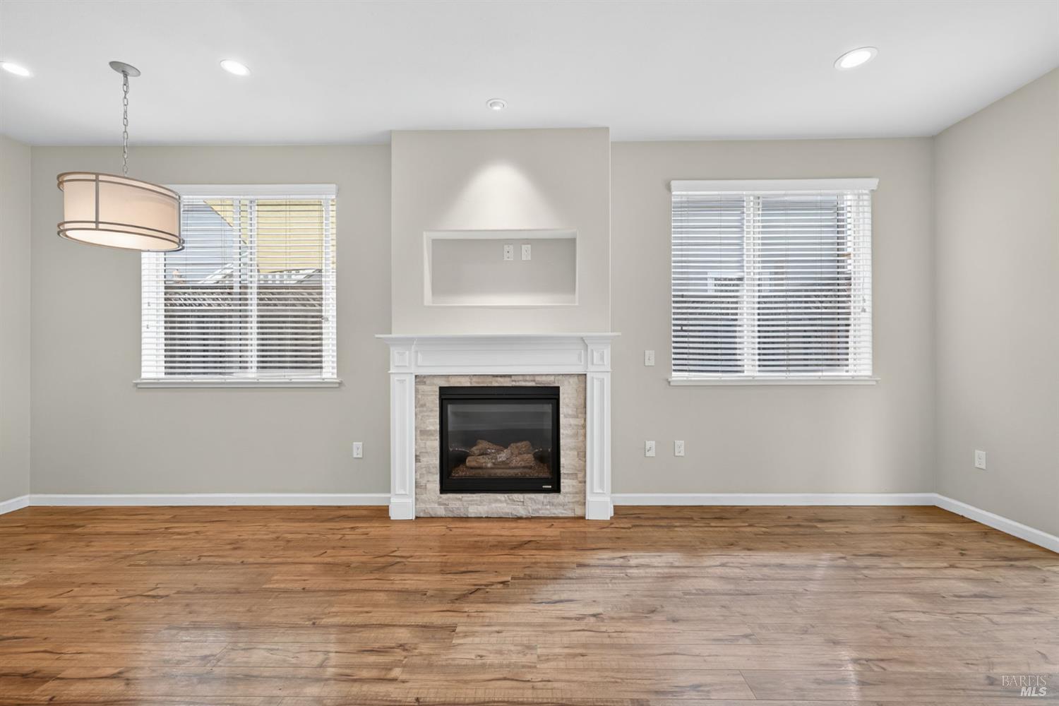 Detail Gallery Image 8 of 41 For 2110 Northfield Dr, Santa Rosa,  CA 95403 - 3 Beds | 2/1 Baths