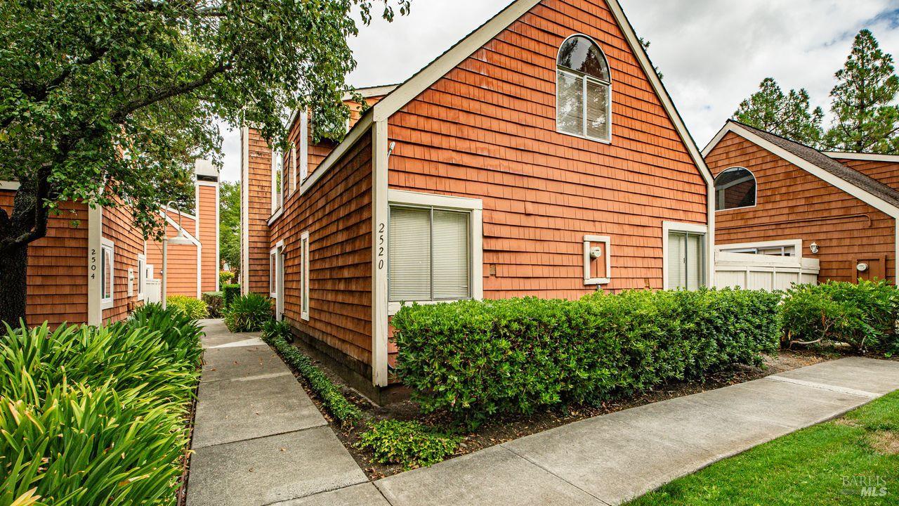 Detail Gallery Image 3 of 32 For 2520 Lakeview Dr, Santa Rosa,  CA 95405 - 3 Beds | 2 Baths