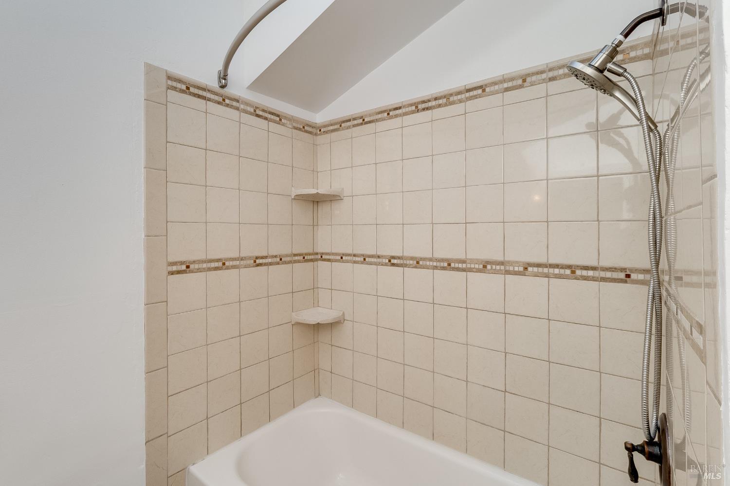 Detail Gallery Image 18 of 52 For 121 California St, Vallejo,  CA 94590 - 3 Beds | 1 Baths