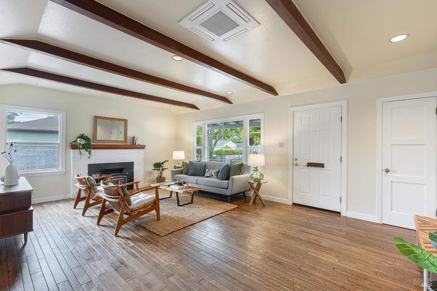 Detail Gallery Image 4 of 59 For 1716 King St, Santa Rosa,  CA 95404 - 2 Beds | 3 Baths