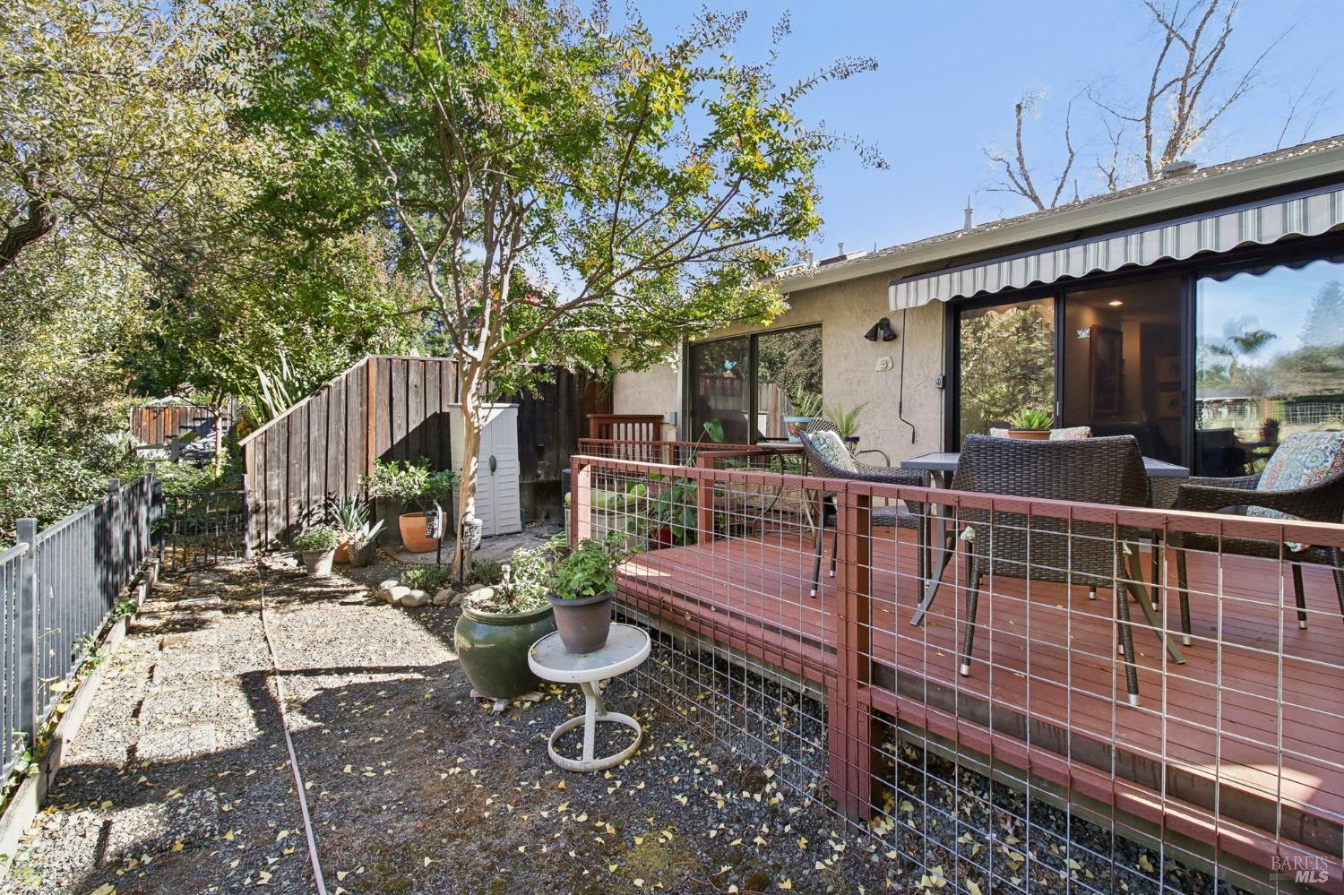 Detail Gallery Image 26 of 34 For 1240 Peppertree Cir, Saint Helena,  CA 94574 - 2 Beds | 2 Baths