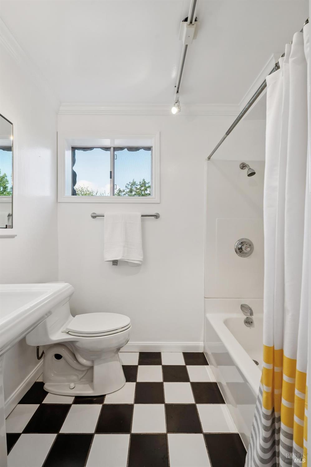Detail Gallery Image 33 of 94 For 48 Los Pinos Spur Unkn, Nicasio,  CA 94946 - 7 Beds | 5 Baths