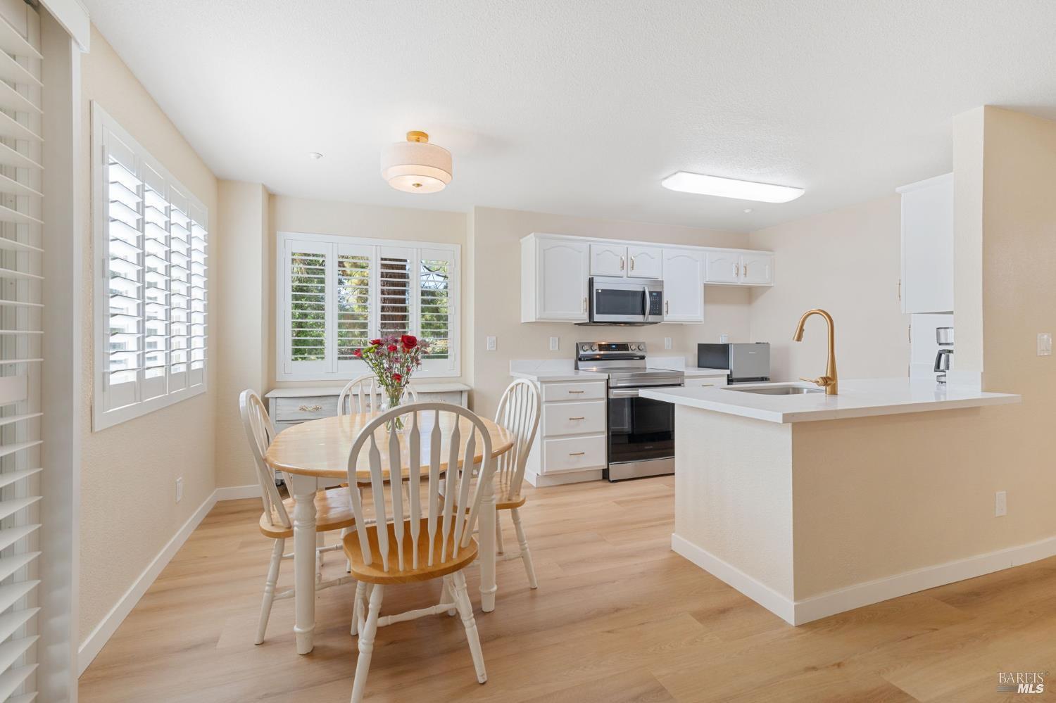 Detail Gallery Image 9 of 23 For 2001 Eastwood Dr #1,  Vacaville,  CA 95687 - 2 Beds | 1 Baths