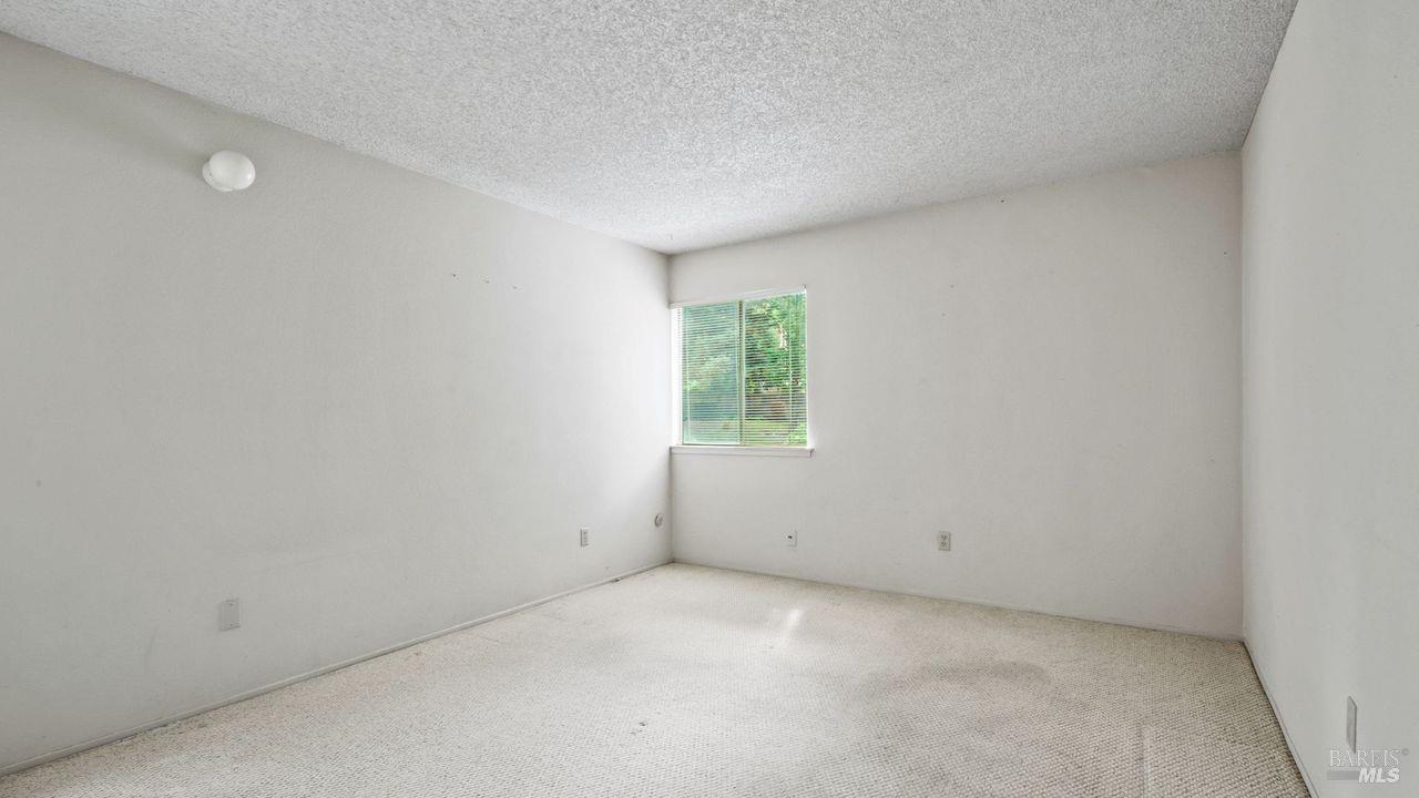 Detail Gallery Image 12 of 32 For 2520 Lakeview Dr, Santa Rosa,  CA 95405 - 3 Beds | 2 Baths