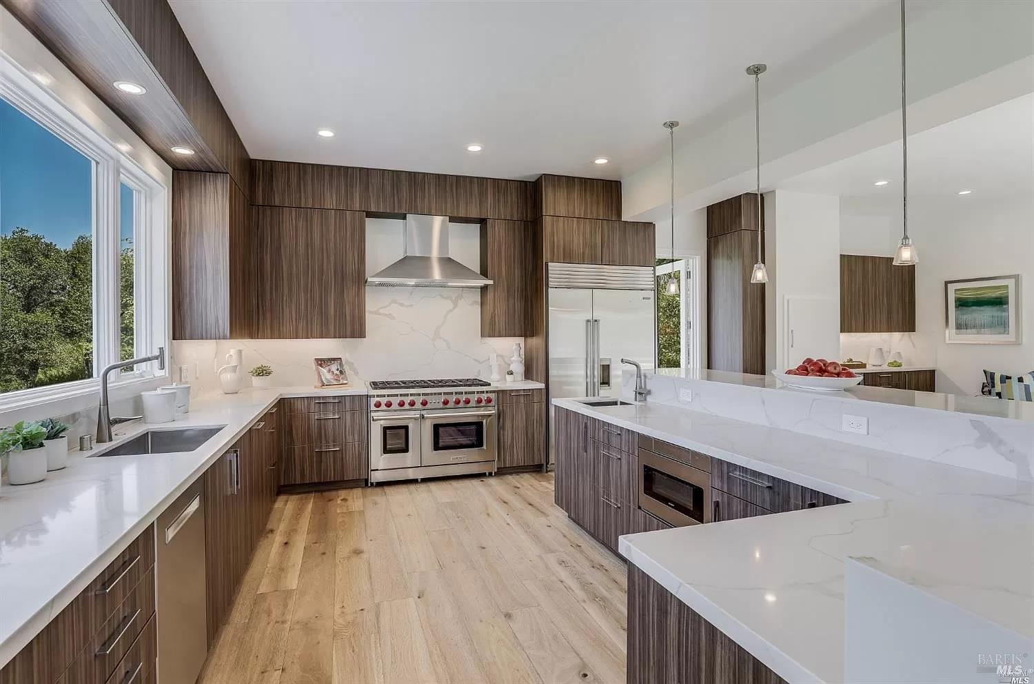 Detail Gallery Image 16 of 50 For 216 Evergreen Dr, Kentfield,  CA 94904 - 6 Beds | 6/1 Baths