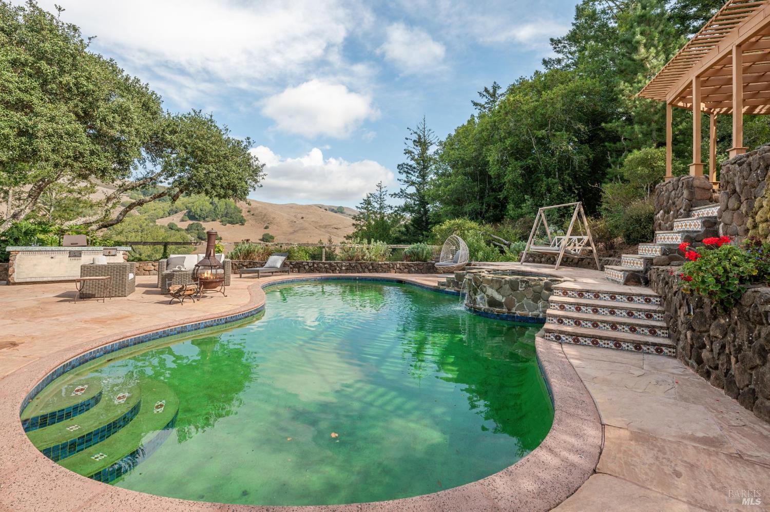Detail Gallery Image 12 of 94 For 48 Los Pinos Spur Unkn, Nicasio,  CA 94946 - 7 Beds | 5 Baths