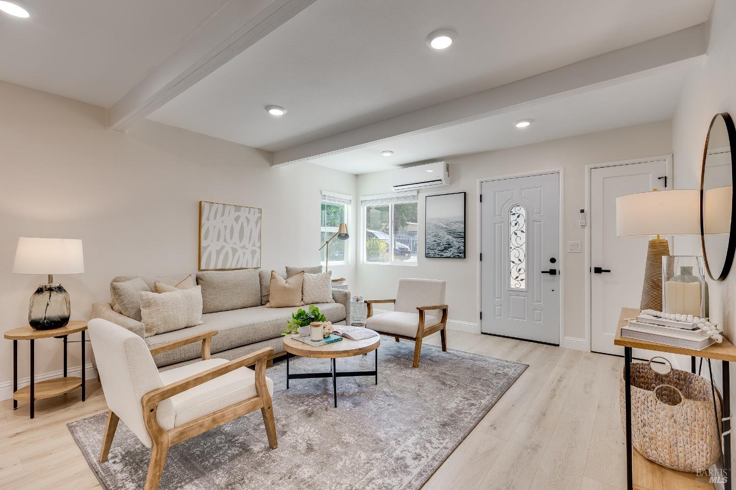 Detail Gallery Image 4 of 53 For 447 Christine Dr, San Pablo,  CA 94806 - 4 Beds | 2 Baths