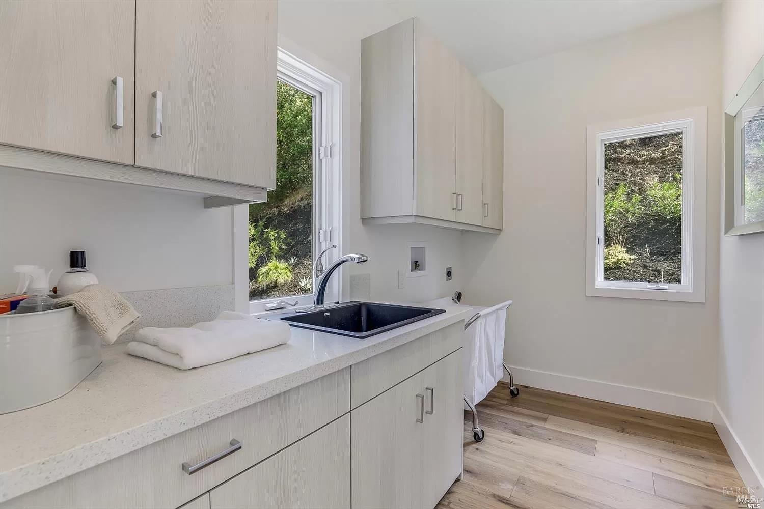 Detail Gallery Image 38 of 50 For 216 Evergreen Dr, Kentfield,  CA 94904 - 6 Beds | 6/1 Baths