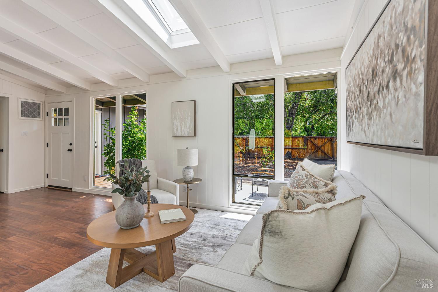 Detail Gallery Image 6 of 41 For 74 Creek Rd, Fairfax,  CA 94930 - 2 Beds | 1 Baths