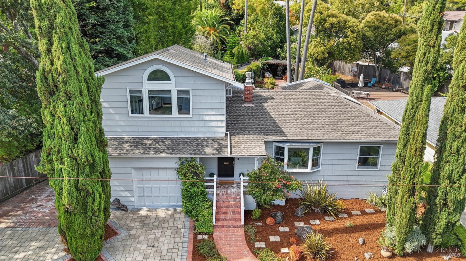 Detail Gallery Image 2 of 46 For 1 Hilldale Dr, San Anselmo,  CA 94960 - 4 Beds | 3 Baths
