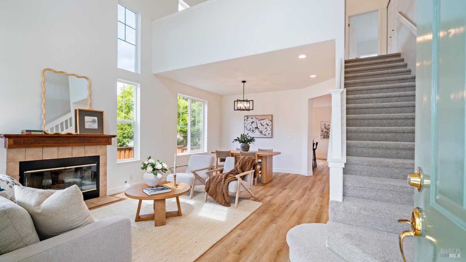Detail Gallery Image 4 of 32 For 469 Christensen Ln, Cotati,  CA 94931 - 3 Beds | 2/1 Baths