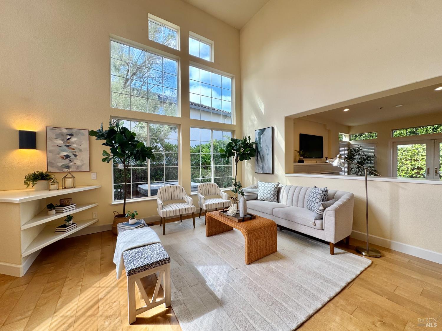 Detail Gallery Image 6 of 44 For 33 Cove Ct, Napa,  CA 94559 - 4 Beds | 2/1 Baths