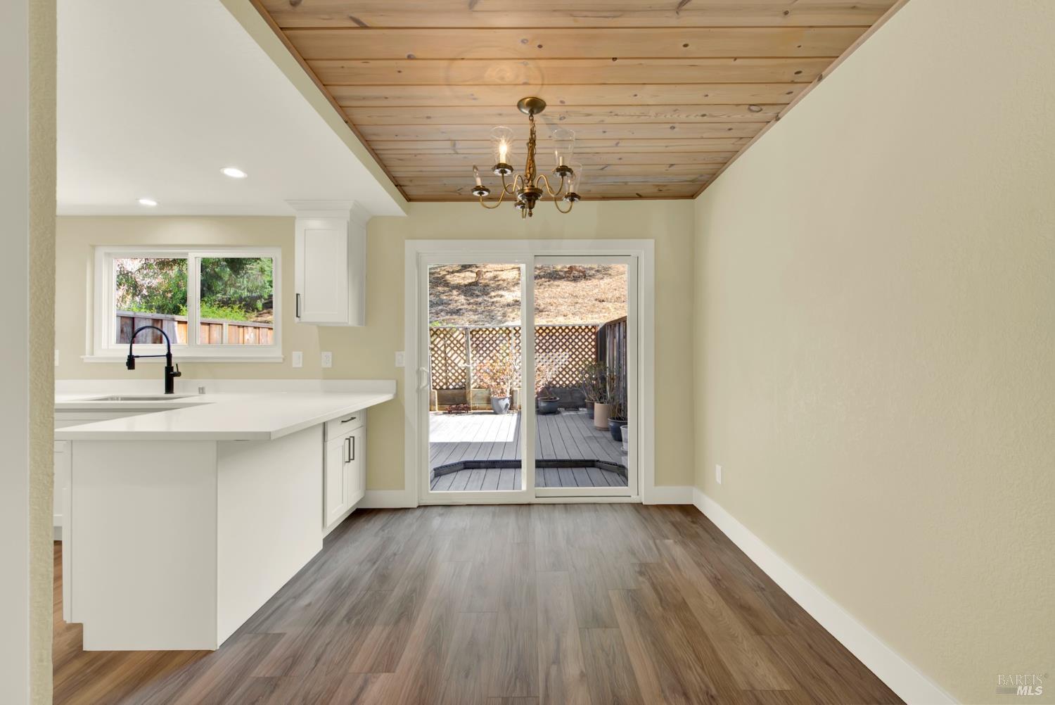 Detail Gallery Image 16 of 71 For 2009 Hawthorne Ter, Novato,  CA 94945 - 2 Beds | 1/1 Baths