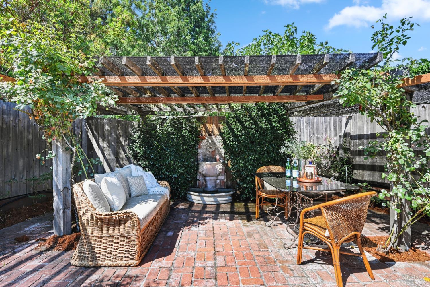 Detail Gallery Image 35 of 46 For 1 Hilldale Dr, San Anselmo,  CA 94960 - 4 Beds | 3 Baths