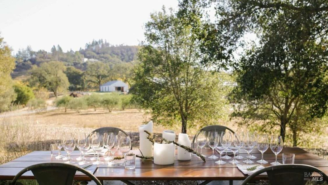 Detail Gallery Image 11 of 57 For 13422 Chalk Hill Rd, Healdsburg,  CA 95448 - 9 Beds | 5 Baths