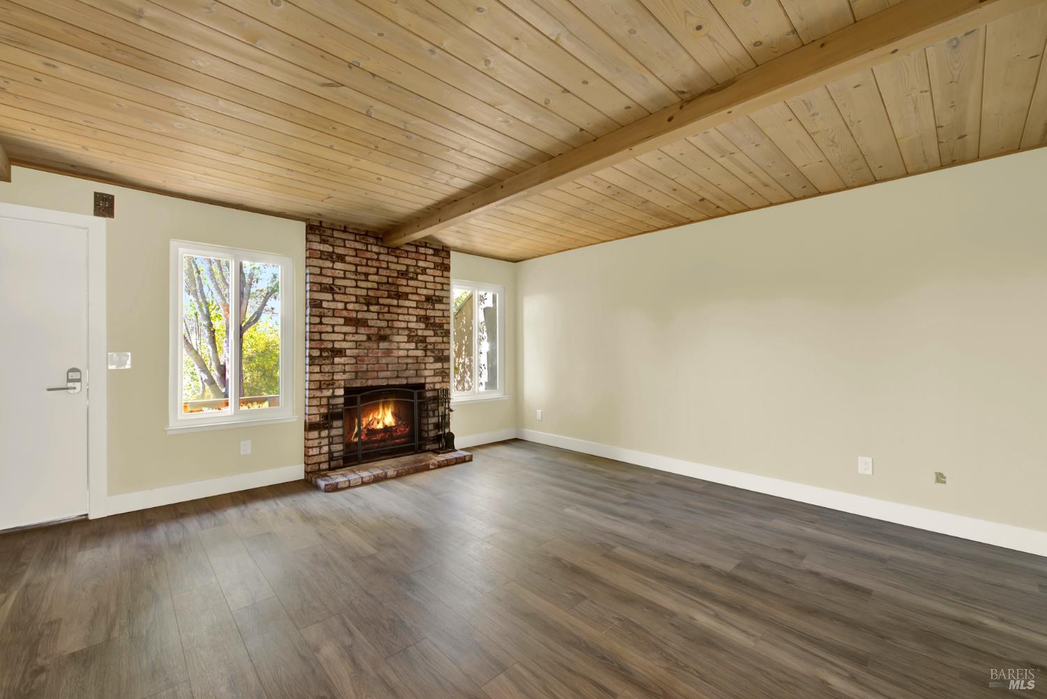 Detail Gallery Image 12 of 71 For 2009 Hawthorne Ter, Novato,  CA 94945 - 2 Beds | 1/1 Baths