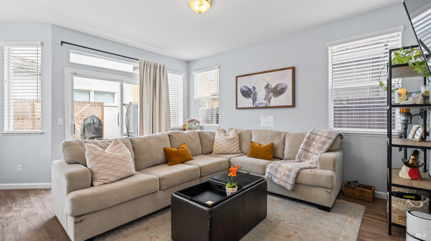 Detail Gallery Image 18 of 36 For 1407 Woodside Cir, Petaluma,  CA 94954 - 3 Beds | 2/1 Baths