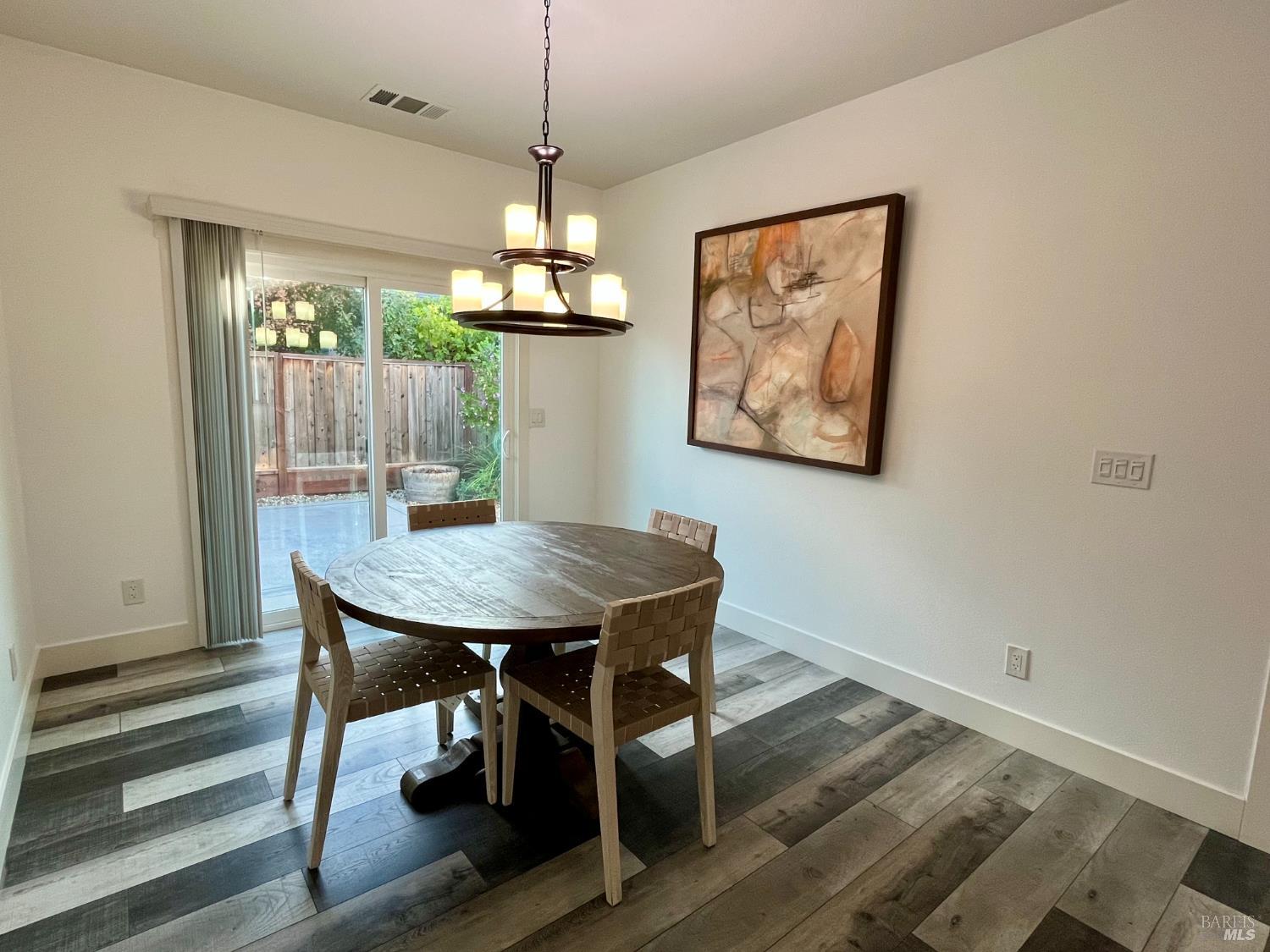 Detail Gallery Image 10 of 26 For 3701 Crestview Dr, Santa Rosa,  CA 95403 - 3 Beds | 2 Baths