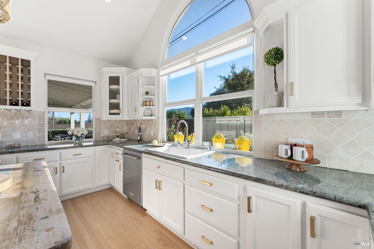 Detail Gallery Image 11 of 37 For 1316 Sulphur Springs Ave, Saint Helena,  CA 94574 - 3 Beds | 2 Baths