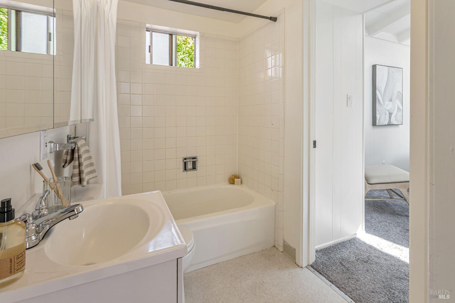 Detail Gallery Image 22 of 41 For 74 Creek Rd, Fairfax,  CA 94930 - 2 Beds | 1 Baths
