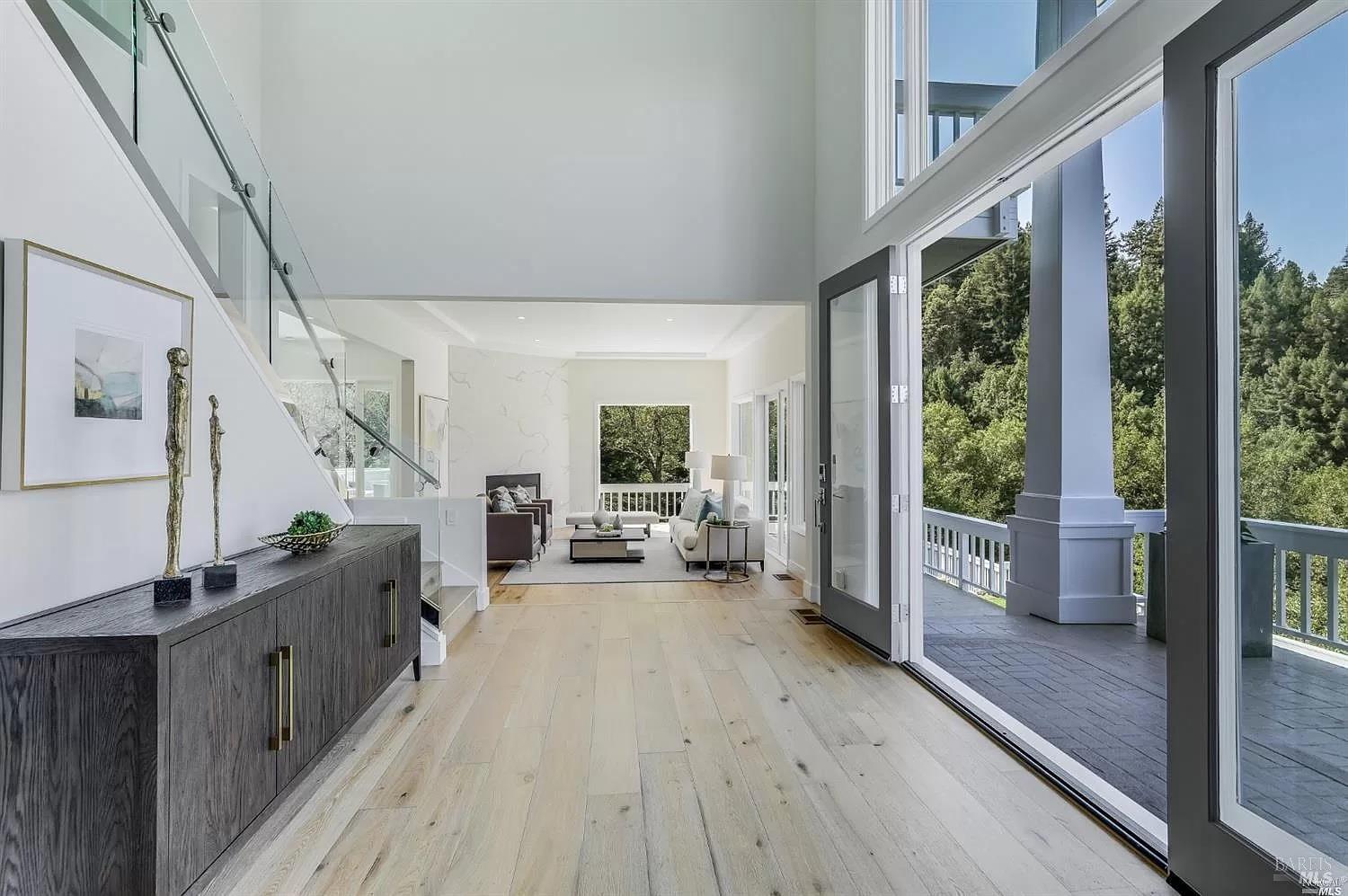 Detail Gallery Image 7 of 50 For 216 Evergreen Dr, Kentfield,  CA 94904 - 6 Beds | 6/1 Baths