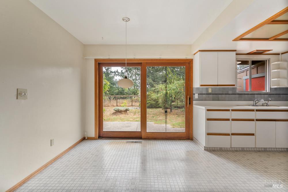 Detail Gallery Image 9 of 53 For 5152 Mcfarlane Rd, Sebastopol,  CA 95472 - 3 Beds | 1 Baths