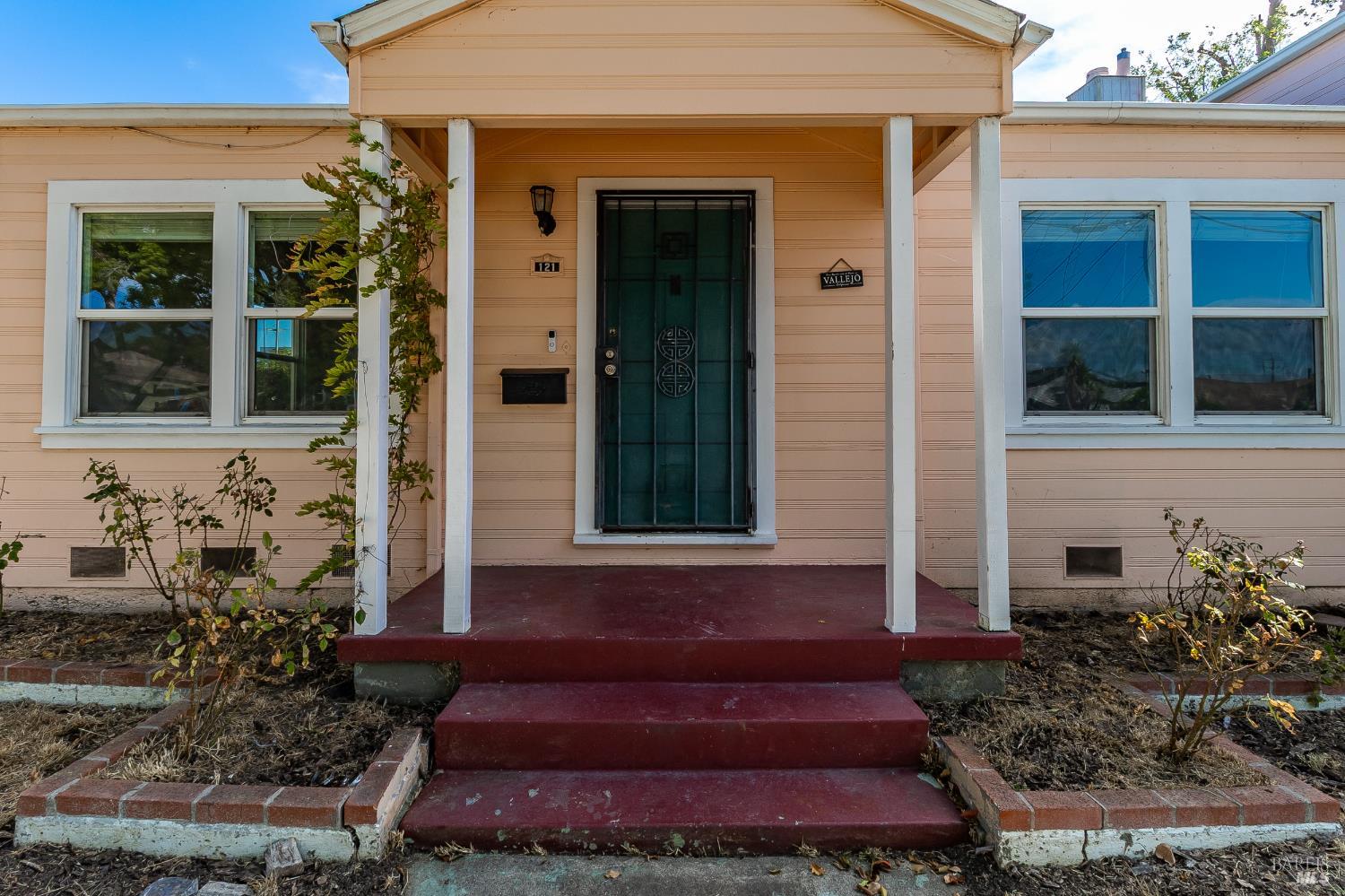 Detail Gallery Image 10 of 52 For 121 California St, Vallejo,  CA 94590 - 3 Beds | 1 Baths