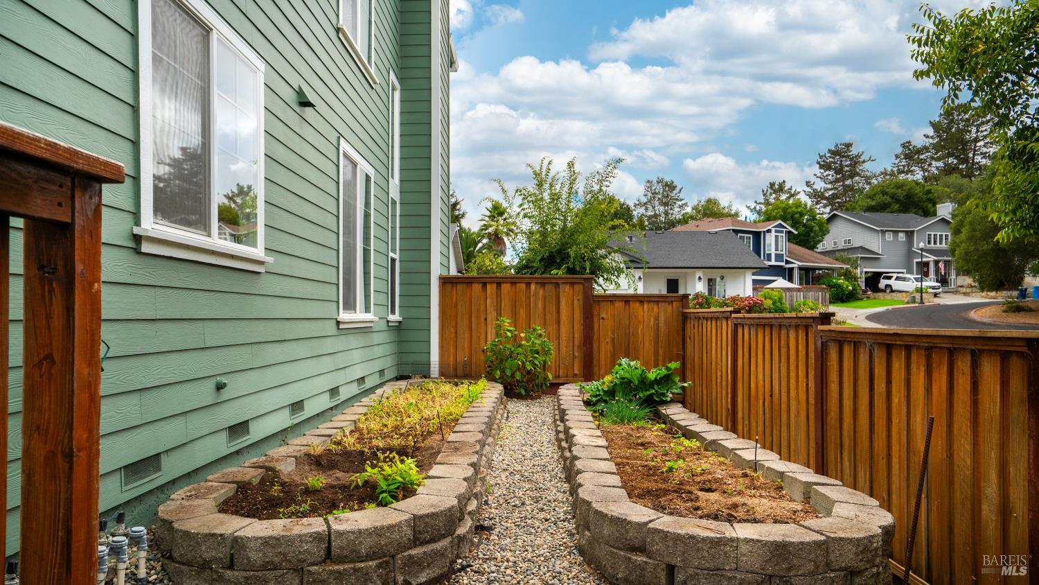 Detail Gallery Image 29 of 32 For 469 Christensen Ln, Cotati,  CA 94931 - 3 Beds | 2/1 Baths