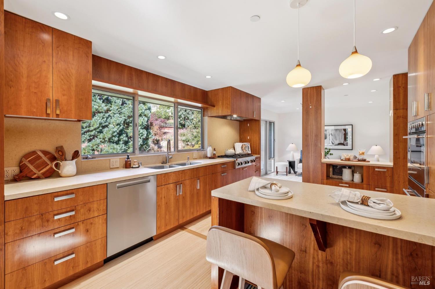 Detail Gallery Image 18 of 80 For 103 Reed Ranch Rd, Belvedere Tiburon,  CA 94920 - 4 Beds | 4 Baths