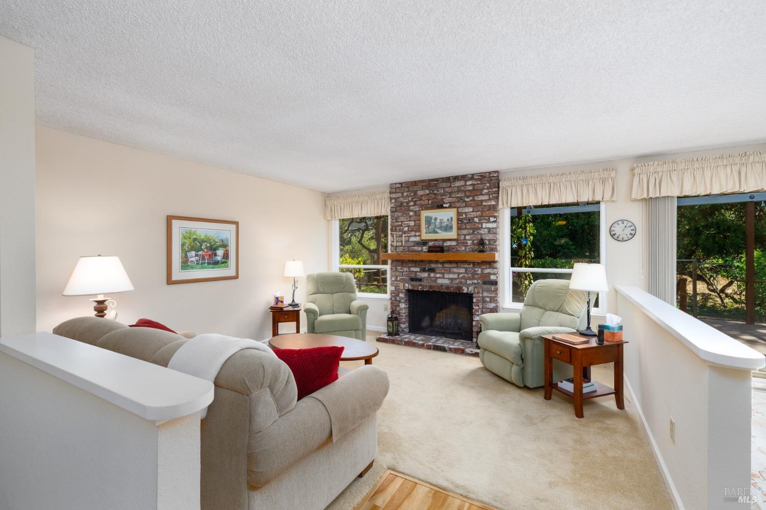 Detail Gallery Image 5 of 27 For 5518 Marit Dr, Santa Rosa,  CA 95409 - 2 Beds | 2 Baths